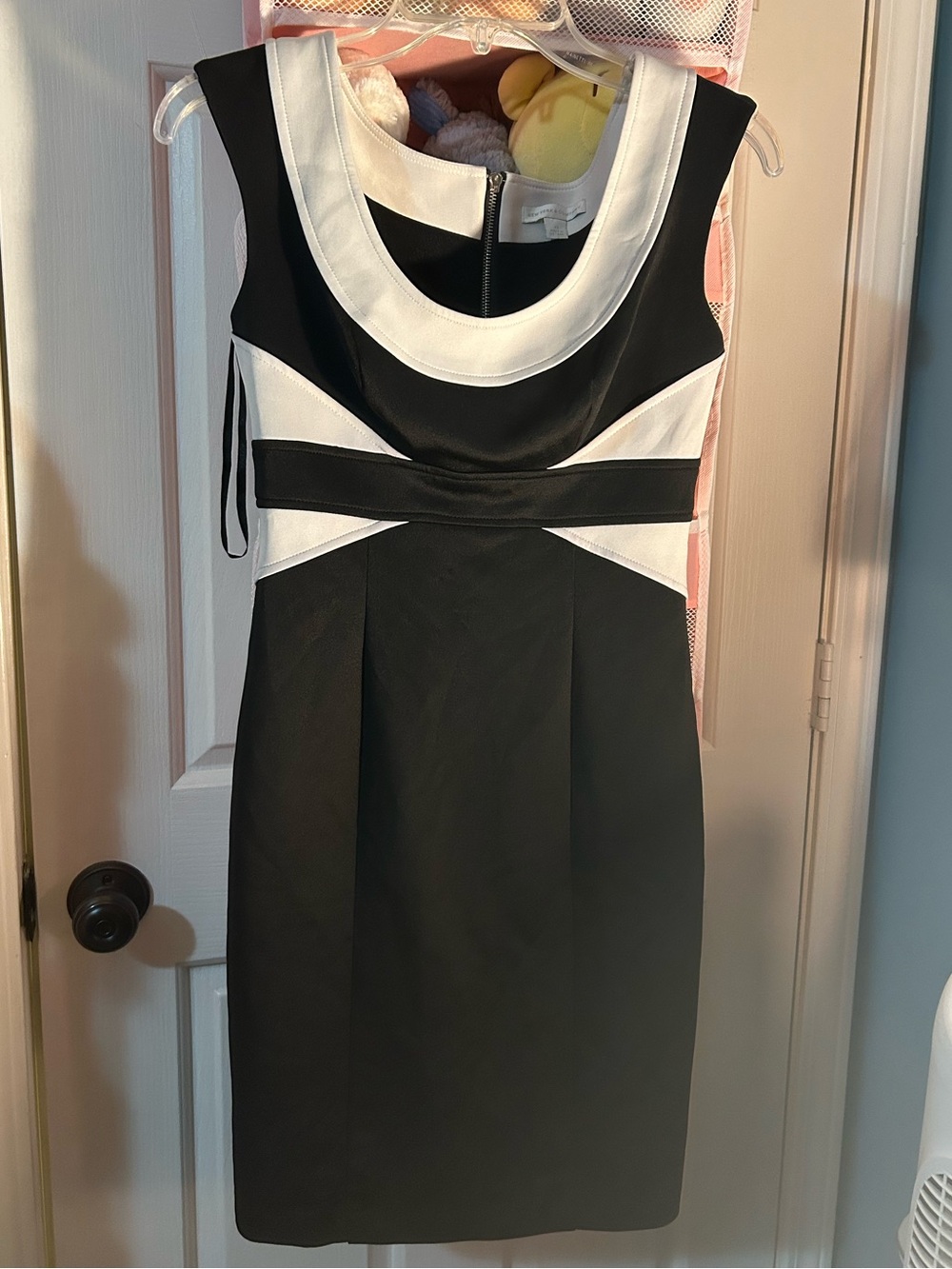 NEW YORK & COMPANY BLACK AND WHITE DRESS